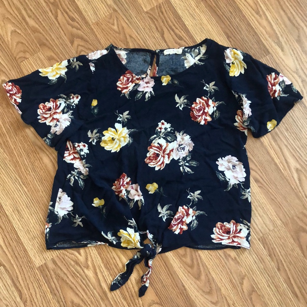 SOCIALITE Floral Top